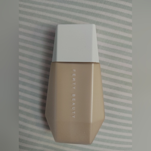 Fenty Beauty Eaze Drop Blurring Skin Tint (Shade 7) - Picture 2 of 4